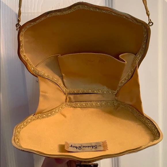 Gold Hard “SeaShell” Purse with Coral Clasp - Picture 8 of 8